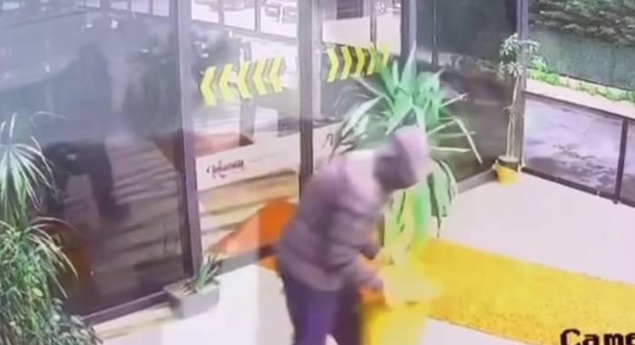 Düzce’de İlginç Hırsızlık Anları Kameraya Yansıdı