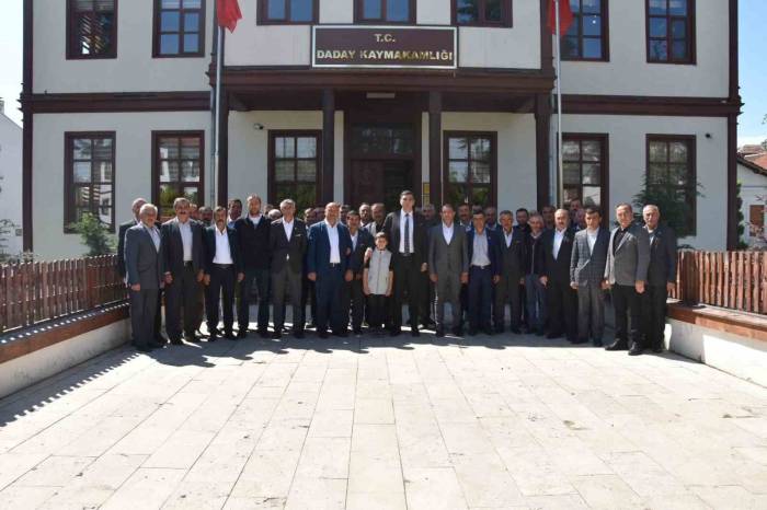 Muhtarlar Hizmet İçin Maaş Promosyonlarının Yarısını Bağışladı