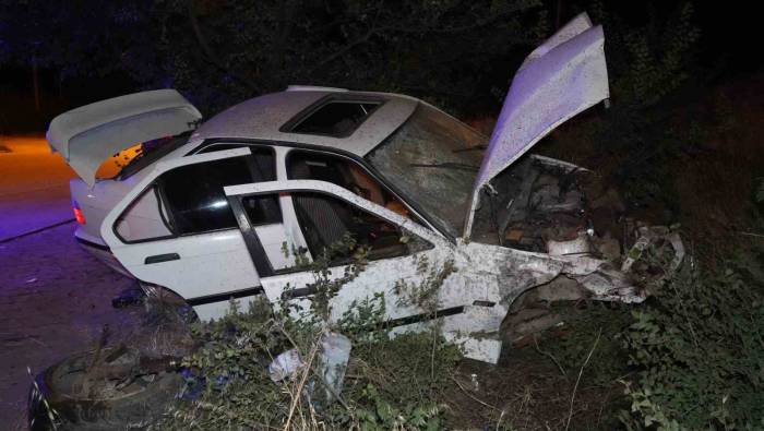 Takla Atan Otomobil Hurdaya Döndü: 2 Yaralı