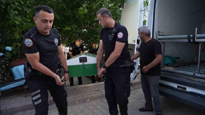 Yaşlı Kadın Evinde Uğradığı Saldırıda Öldürüldü