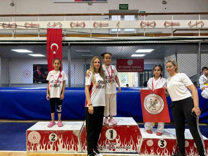 Manisa Bbsk Karate Takımı Manisa Şampiyonu Oldu