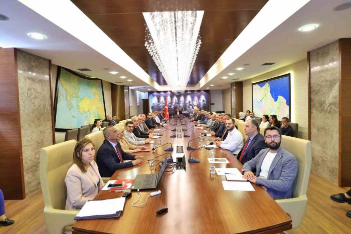 Vali Tavlı: "Gençlerimizi Önleyici Tedbirlerle Koruyarak Bağımlılığın Hiçbir Türüne Teslim Etmeyeceğiz"