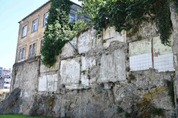 Tarihi Surlardaki Fayans Kirliliği İl Koordinasyon Kurulu Toplantısında Gündeme Geldi