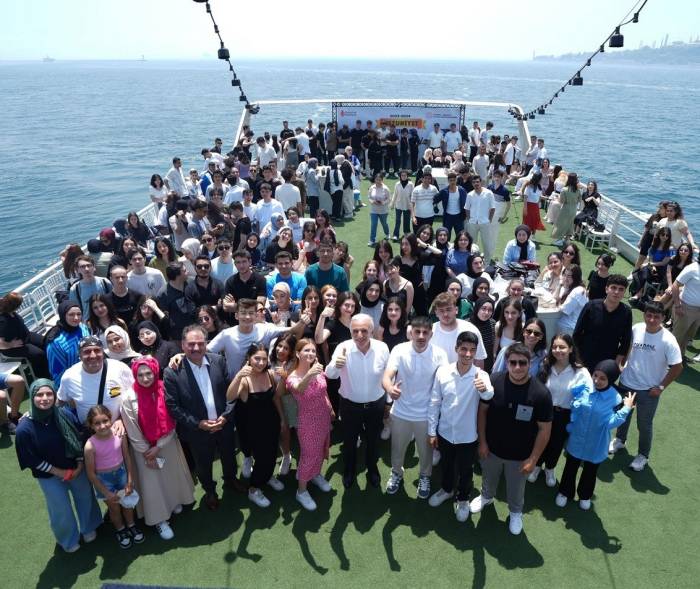 Başkan Yıldırım’dan Öğrencilere Mezuniyet Hediyesi: İstanbul’da Boğaz Turu