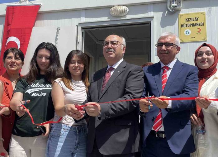 Adana’da Konteyner Kentte Kızılay Kütüphane Açtı