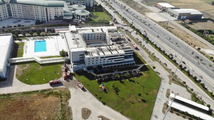 5 Yıldızlı Termal Otelde Çıkan Yangında 6 Kişi Hastanelik Oldu