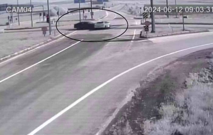 Kırmızı Işık İhlali Kazaya Sebep Oldu: 3 Yaralı