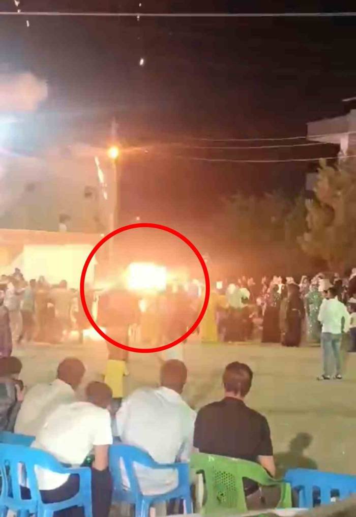 Düğünde Havai Fişeğin Kontrolsüz Patlatılması Sonucu 9 Kişinin Yaralandığı An Kamerada