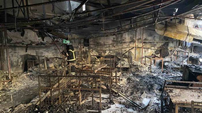 Gece Kulübünde Çıkan Yangın Ekiplerce Söndürüldü