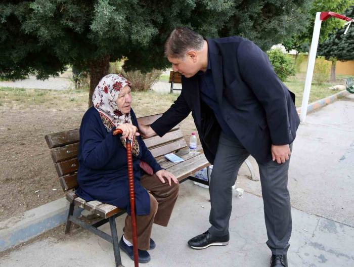 İzmir’de Emeklilere Su Faturası, Market Ve Kira Desteği