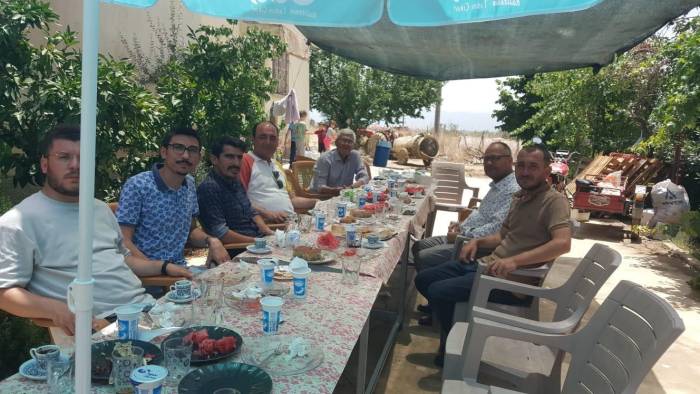 Köy Halkından Tayini Çıkan Öğretmenlere Yemekli Veda