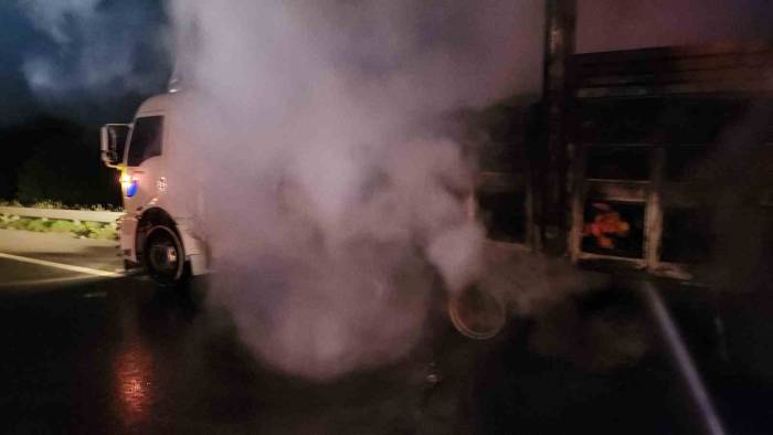 Tem’de Alev Alan Kamyon Küle Döndü