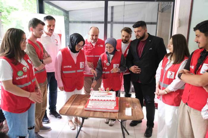 Kızılay’ın Kuruluş Yıldönümünü Kan Vererek Kutladılar