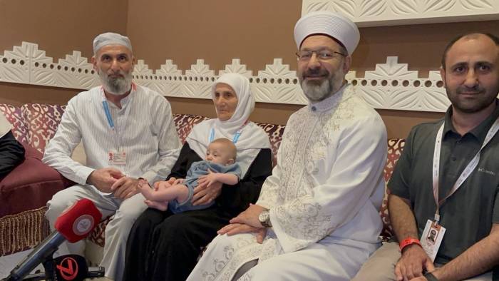 Türkiye’den En Yaşlı Hacı Adayı İle En Küçük Misafir Mekke’de Bir Araya Geldi