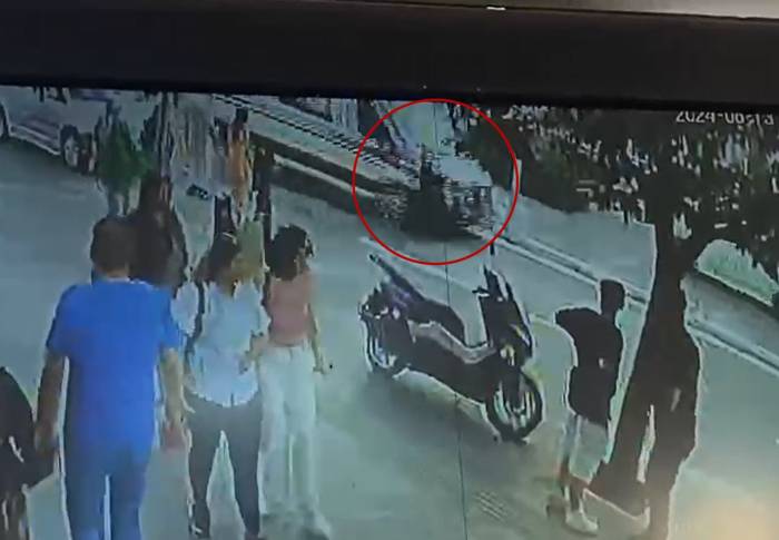 Ambulansın Çarptığı Yaya Ağır Yaralandı, Kaza Güvenlik Kamerasına Yansıdı