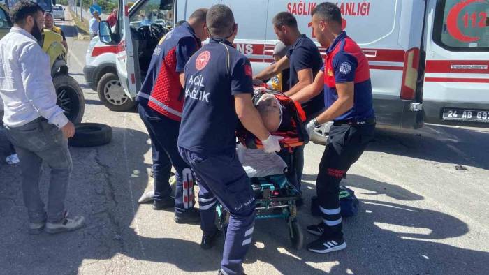 Erzincan’da Trafik Kazası: 2 Yaralı