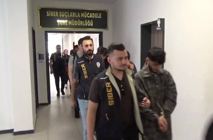 Vatandaşları 5.5 Milyon Tl Dolandıran Sahte Karavan Çetesinin Üyeleri Tutuklandı