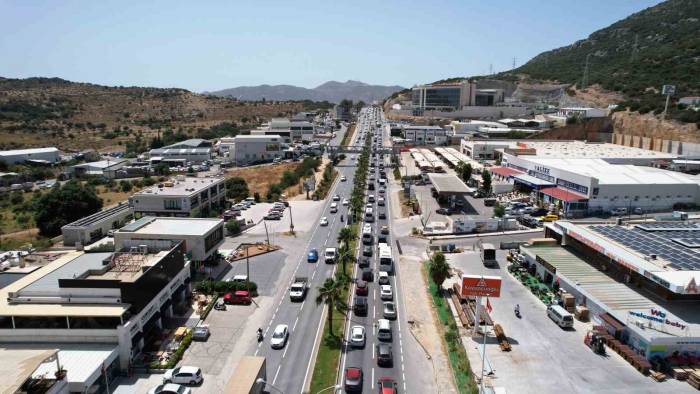 Bodrum’da Bayram Tatili Başlamadan Trafik Başladı