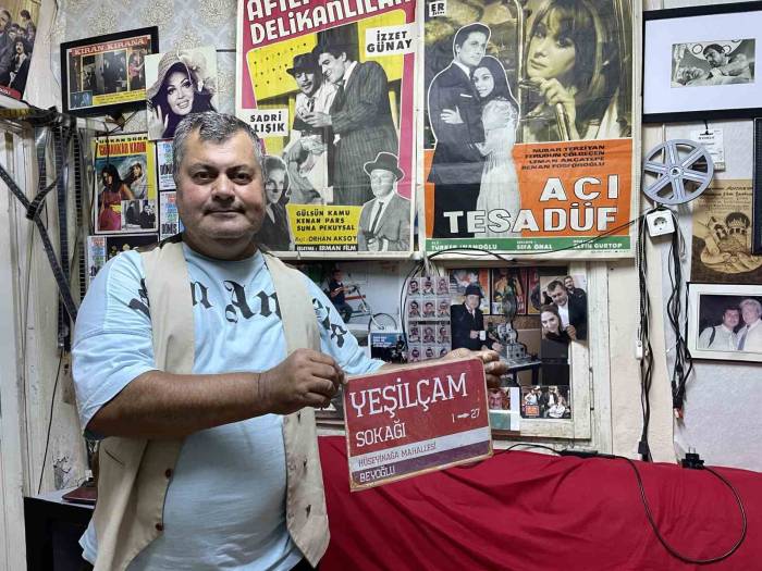 Yeşilçam Tutkusunu Evinde Yaşatıyor