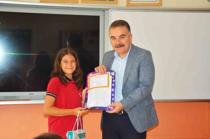 Edremit’te 26 Bin Öğrenci, Karne Sevinci Yaşadı