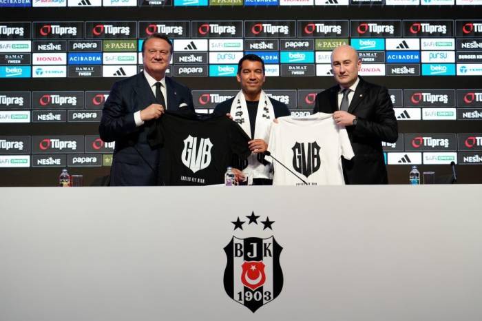 Beşiktaş, Giovanni Van Bronckhorst İle Sözleşme İmzaladı