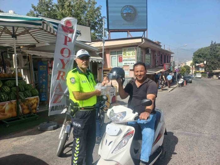 Bozdoğan’da Motorculara Kask Dağıtıldı