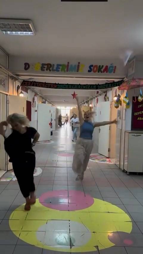 Öğretmenlerin Karne Sevinci Gülümsetti