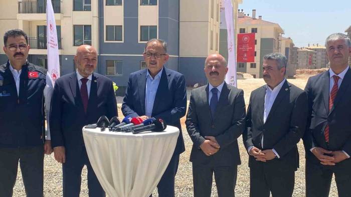 Bakan Özhaseki: "Kalıcı Deprem Konutlarının Tamamını 2025 Sonuna Kadar Teslim Edeceğiz"
