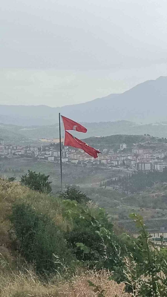 Başkan Çetinkaya’nın Bayrak Hassasiyeti