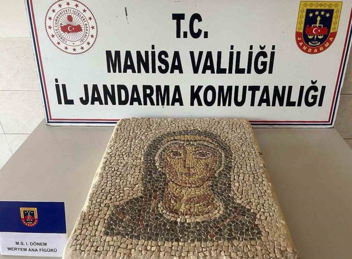 Manisa’da Geç Roma Dönemi’ne Ait Mozaik Ele Geçirilerek Müzeye Teslim Edildi