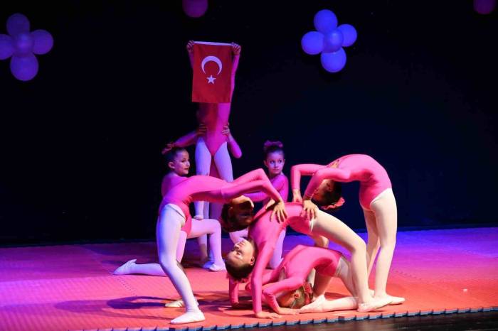 Minik Cimnastikçilerden Muhteşem Gösteri