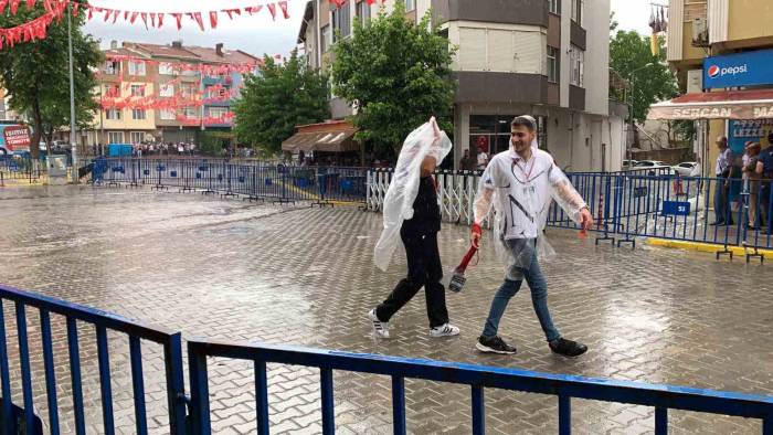 Tekirdağ’da Sağanak Yağış Etkili Oldu