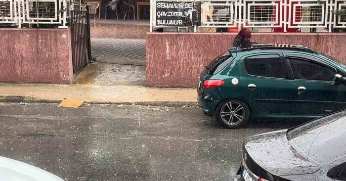 Fındık Büyüklüğüne Dolu Yağdı, Vatandaşlar Hazırlıksız Yakalandı