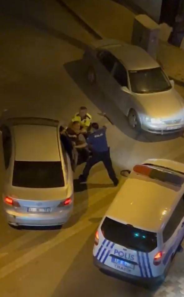 Çanakkale’de Otomobille Kaçan Ve Polise Mukavemet Eden 2 Kişi Tutuklandı