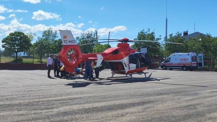 Irmağa Düşen Çocuk Ve Kendisini Kurtarmaya Çalışan Babaannesi Ölümden Döndü
