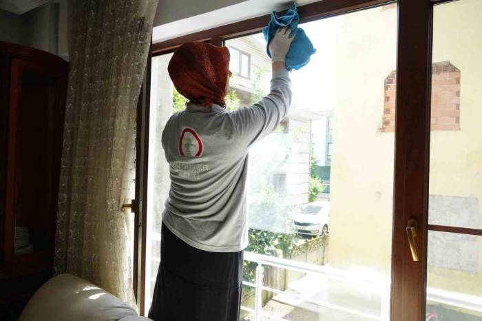 İhtiyaç Sahiplerinin Evlerinde Bayram Temizliği