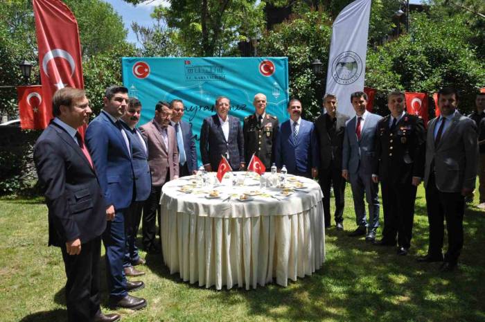 Kars’ta Protokol Bayramlaştı