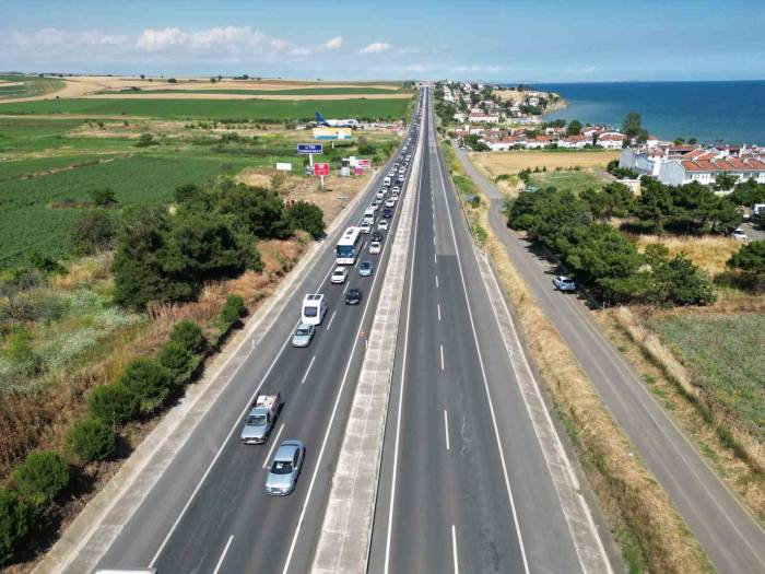 Bayram Trafiği Dron Kamerasında: İstanbul-tekirdağ Yolunda Büyük Yoğunluk