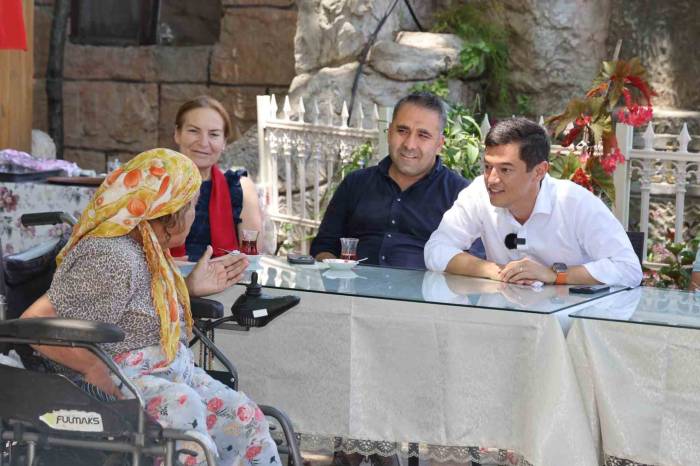 Başkan Ünlü Vatandaşlarla Bayramlaştı