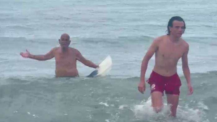 Açık Sularda Yüzen 83’lük Delikanlı Ekipleri Alarma Geçirdi