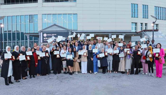 Uluslararası Öğrenciler Mezuniyet Heyecanı Yaşadı