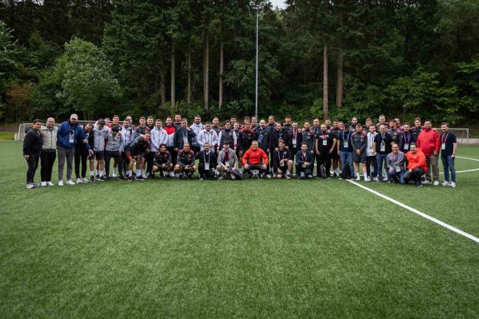 A Milli Futbol Takımı Basın Mensuplarıyla Bayramlaştı