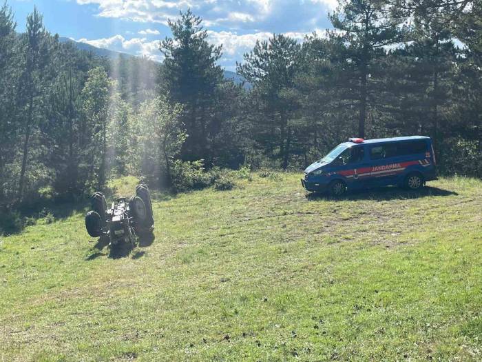 Kontrolden Çıkan Traktör Devrildi: 1 Yaralı