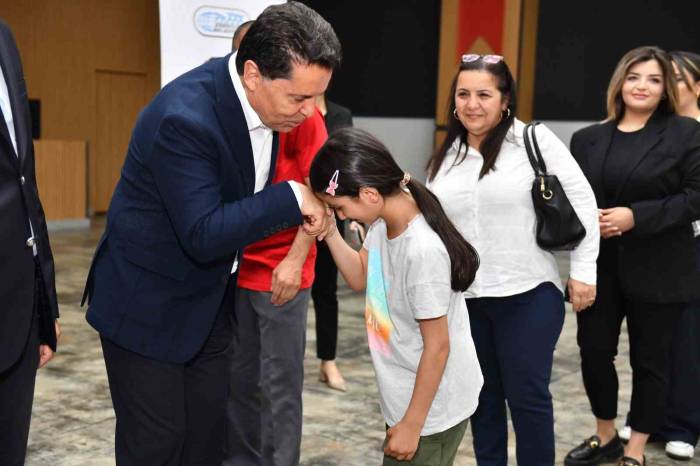 Esenyurt Belediye Başkanı Vatandaşlarla Bayramlaştı