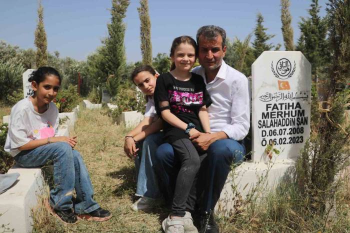 Depremde 3 Evladını Ve Eşini Kaybeden Baba, Enkazdan Kurtardığı 4 Evladıyla Hayata Tutundu