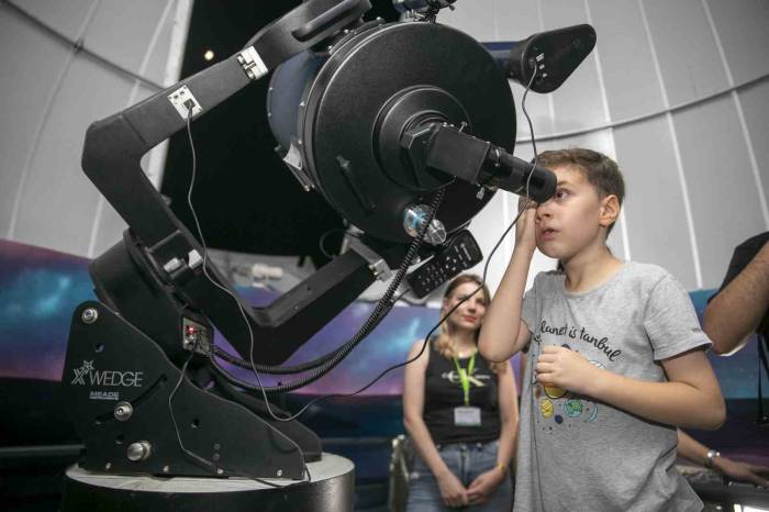 Gök Bilim Meraklıları, Ayın İlk Dördün Evresini Gözlemledi