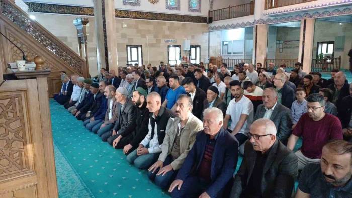 Malazgirt’te Bayram Namazı Kılındı