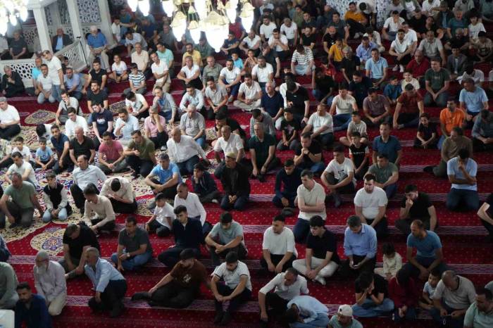 Türkiye’de İlk Kurban Bayramı Namazı Iğdır’da Kılındı