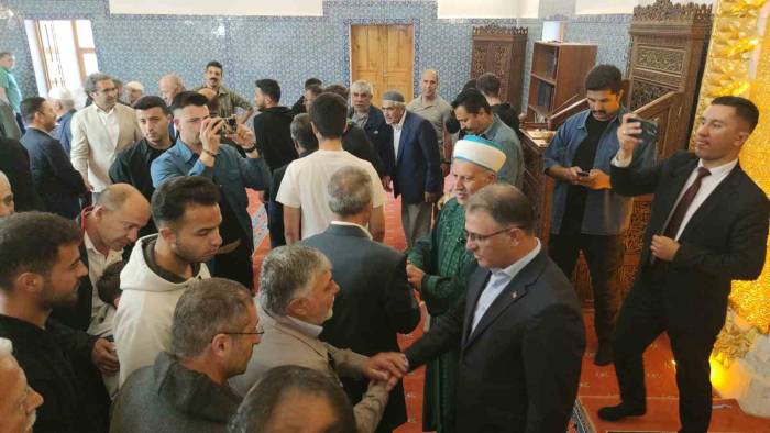 Tarihi Camide Kurban Bayramı Namazı