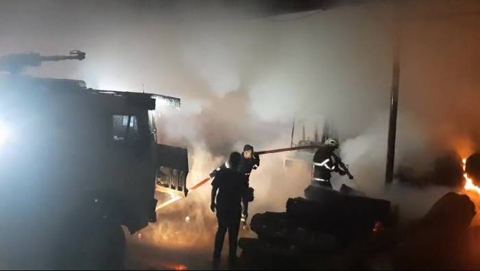 Toma Ve İtfaiye Ahşap İmalathanesinde Çıkan Yangını Kontrol Altına Aldı